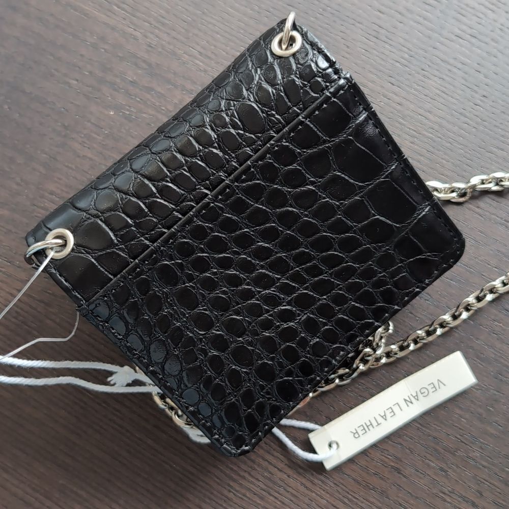 Black Vegan Croc leather chain strap wallet - Picture 4 of 8